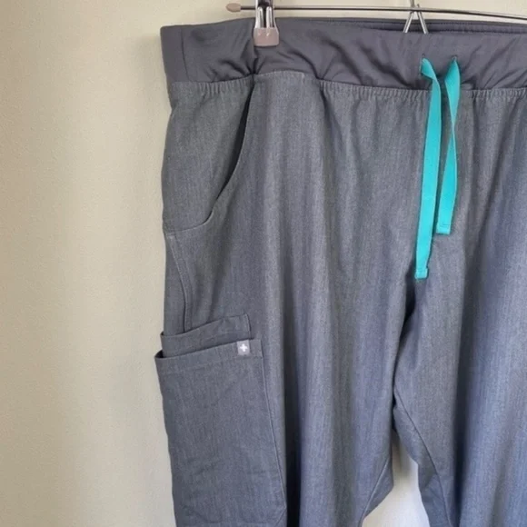 Figs Kade Cargo Scrub‎ Pants - Picture 5 of 8